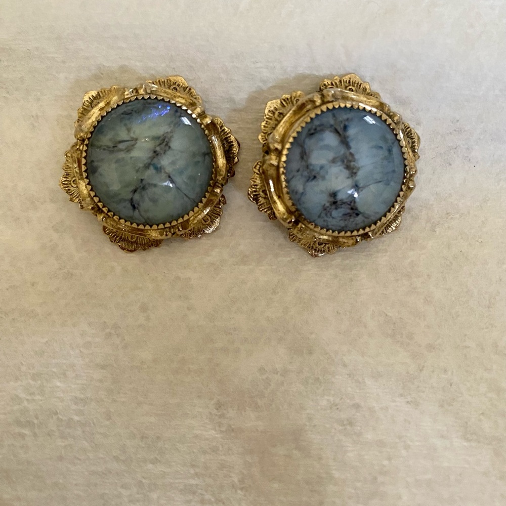 VTG SIGNED WHITING & DAVIS CO. CLIP ON ROUND OPALITE GLASS EARRINGS BLUE GREY